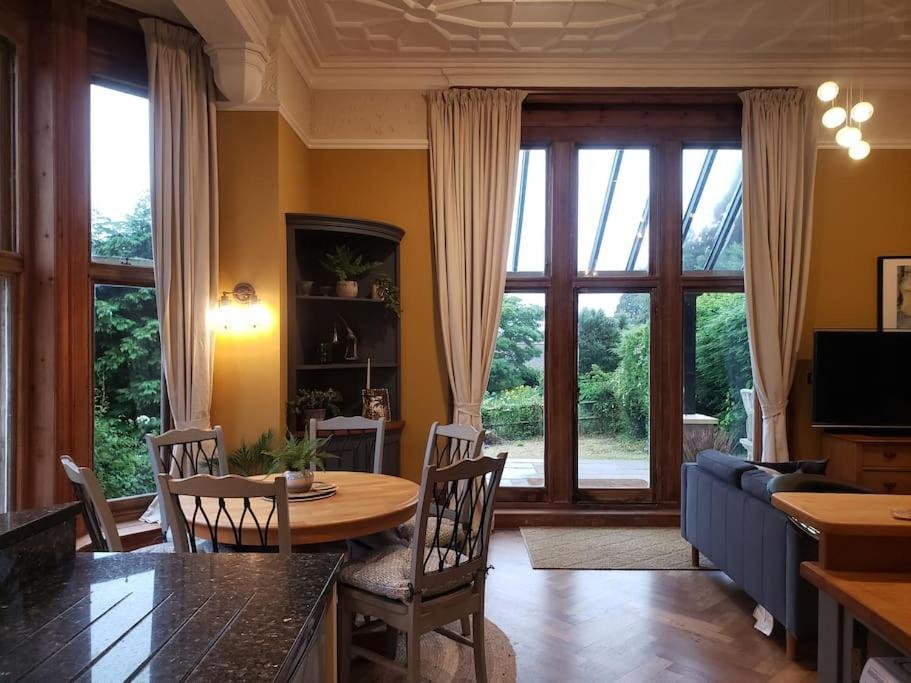 3 Bedroom 3 Bathroom Ground Floor Condo With Veranda Reigate Eksteriør bilde