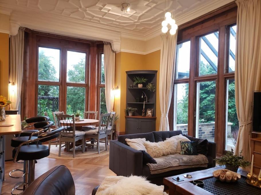 3 Bedroom 3 Bathroom Ground Floor Condo With Veranda Reigate Eksteriør bilde