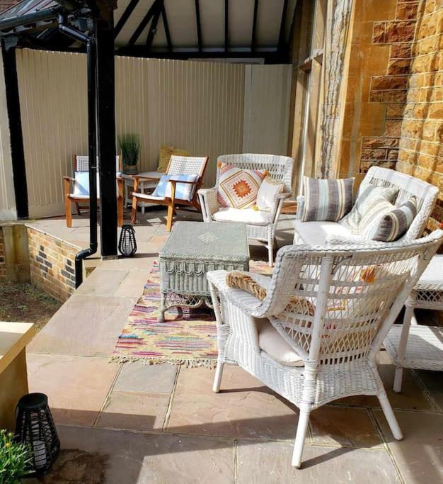3 Bedroom 3 Bathroom Ground Floor Condo With Veranda Reigate Eksteriør bilde