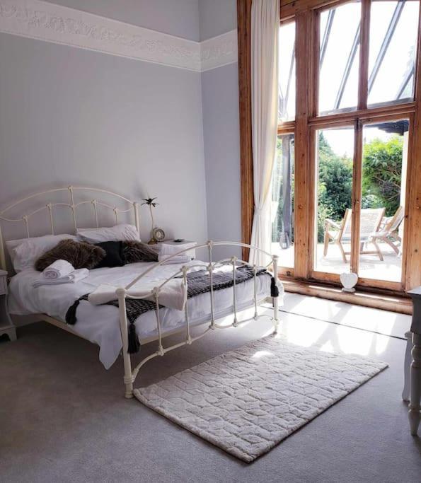 3 Bedroom 3 Bathroom Ground Floor Condo With Veranda Reigate Eksteriør bilde