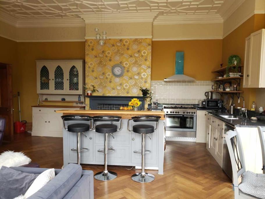3 Bedroom 3 Bathroom Ground Floor Condo With Veranda Reigate Eksteriør bilde