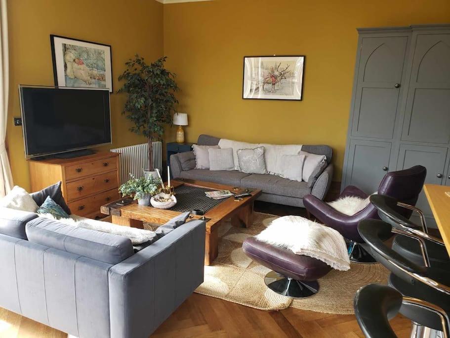 3 Bedroom 3 Bathroom Ground Floor Condo With Veranda Reigate Eksteriør bilde