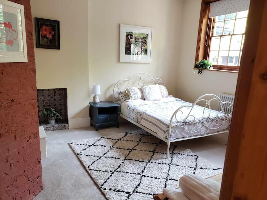 3 Bedroom 3 Bathroom Ground Floor Condo With Veranda Reigate Eksteriør bilde